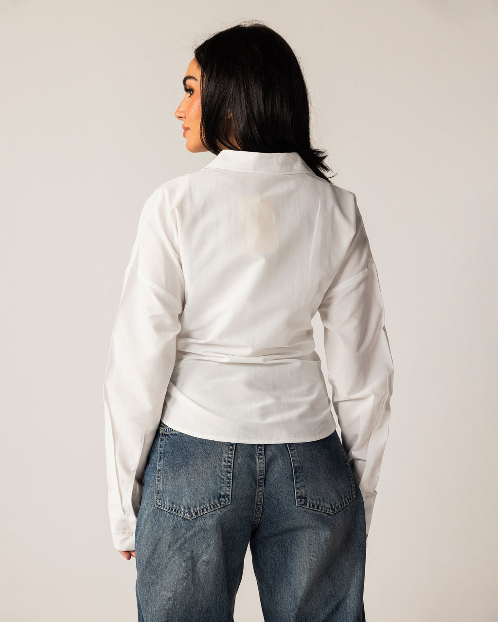 Casual shirt with a drawstring at the waist