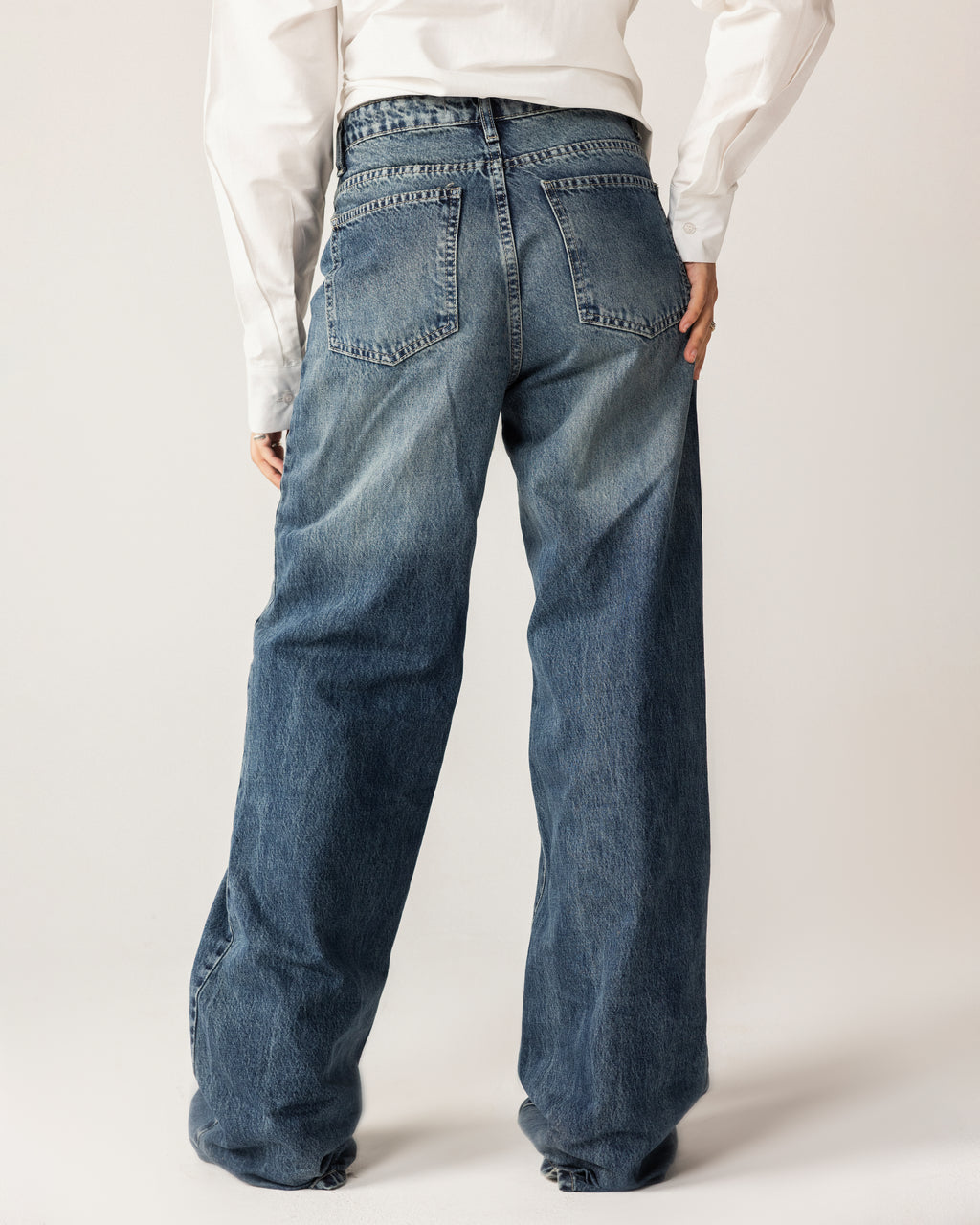 Straight leg jeans with rhinestones on the pocket