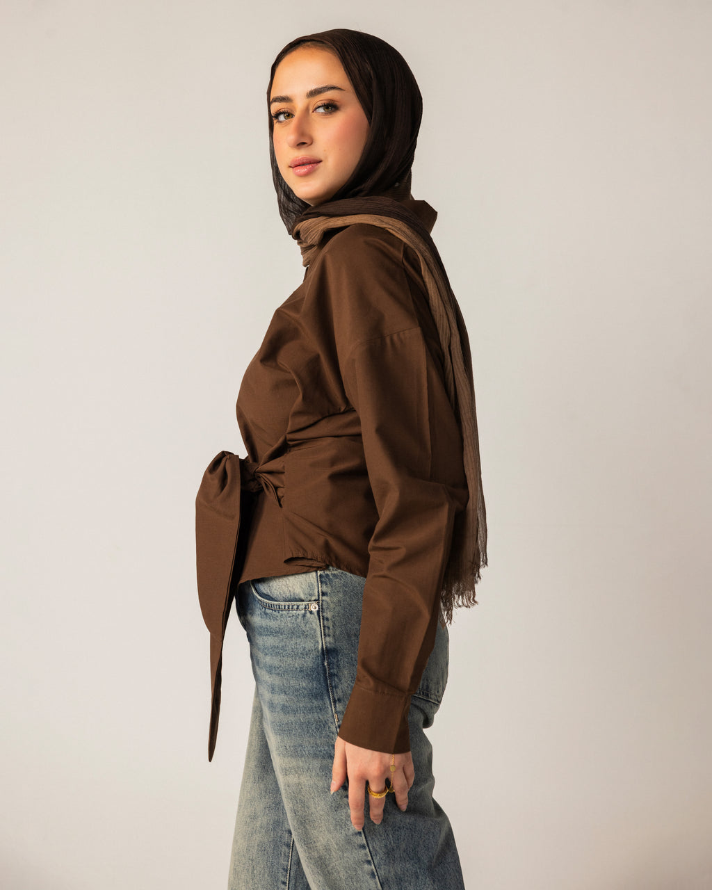 Casual shirt with a drawstring at the waist