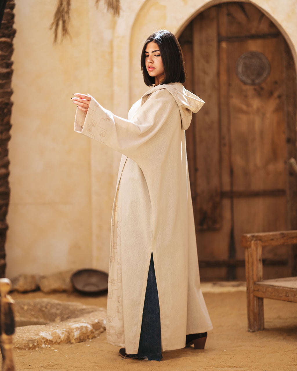 Linen hooded kaftan with effortless elegance