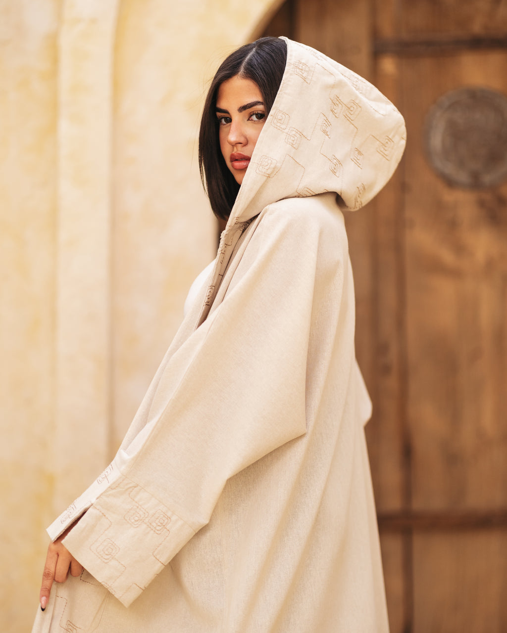Linen hooded kaftan with effortless elegance