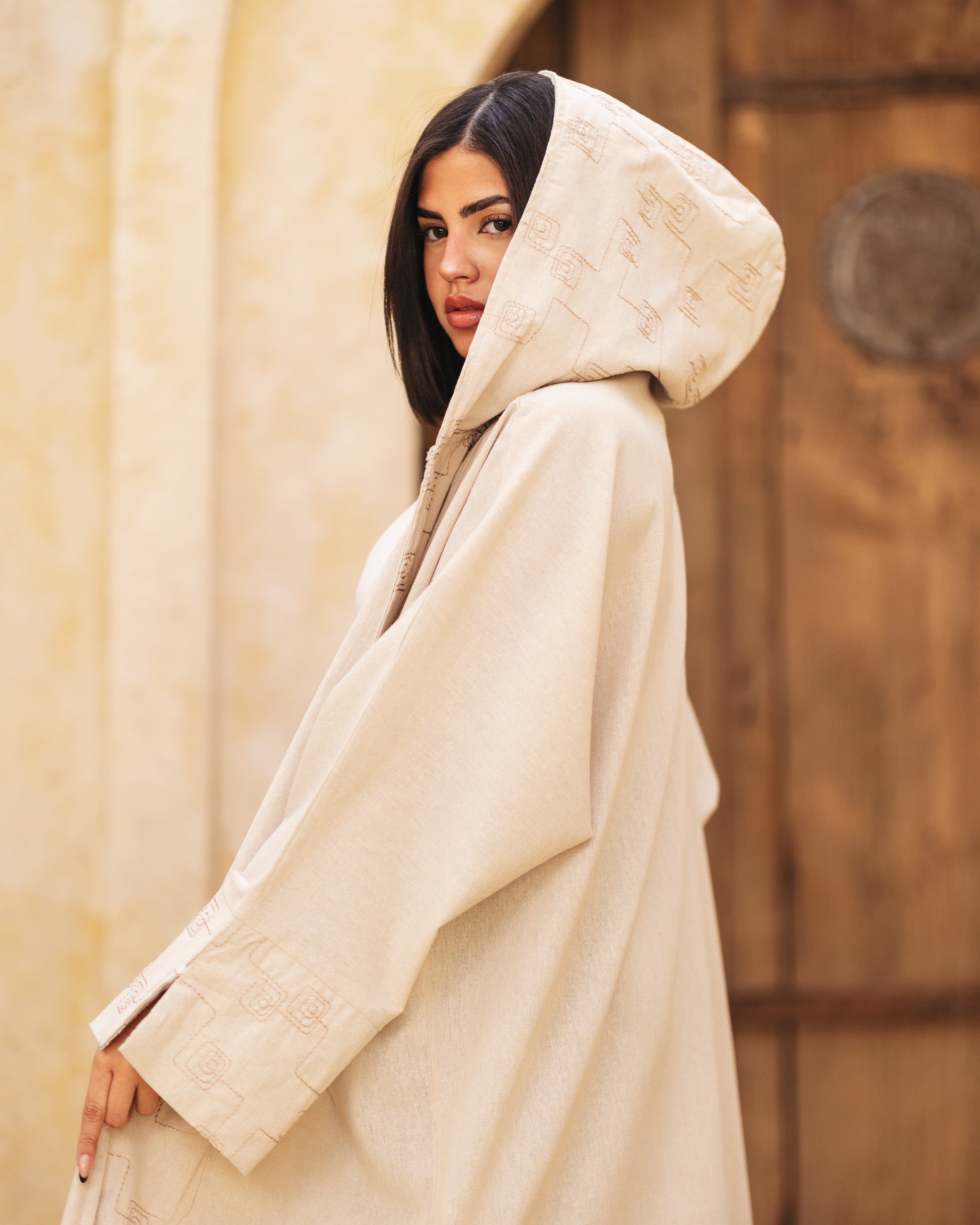 Linen hooded kaftan with effortless elegance