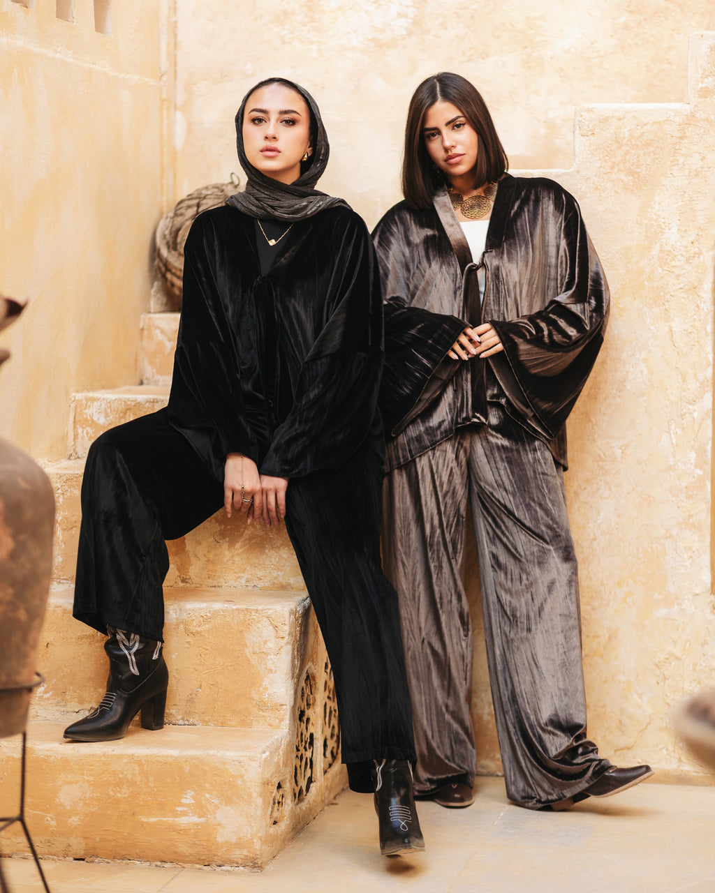 Soft velvet set with a timeless touch