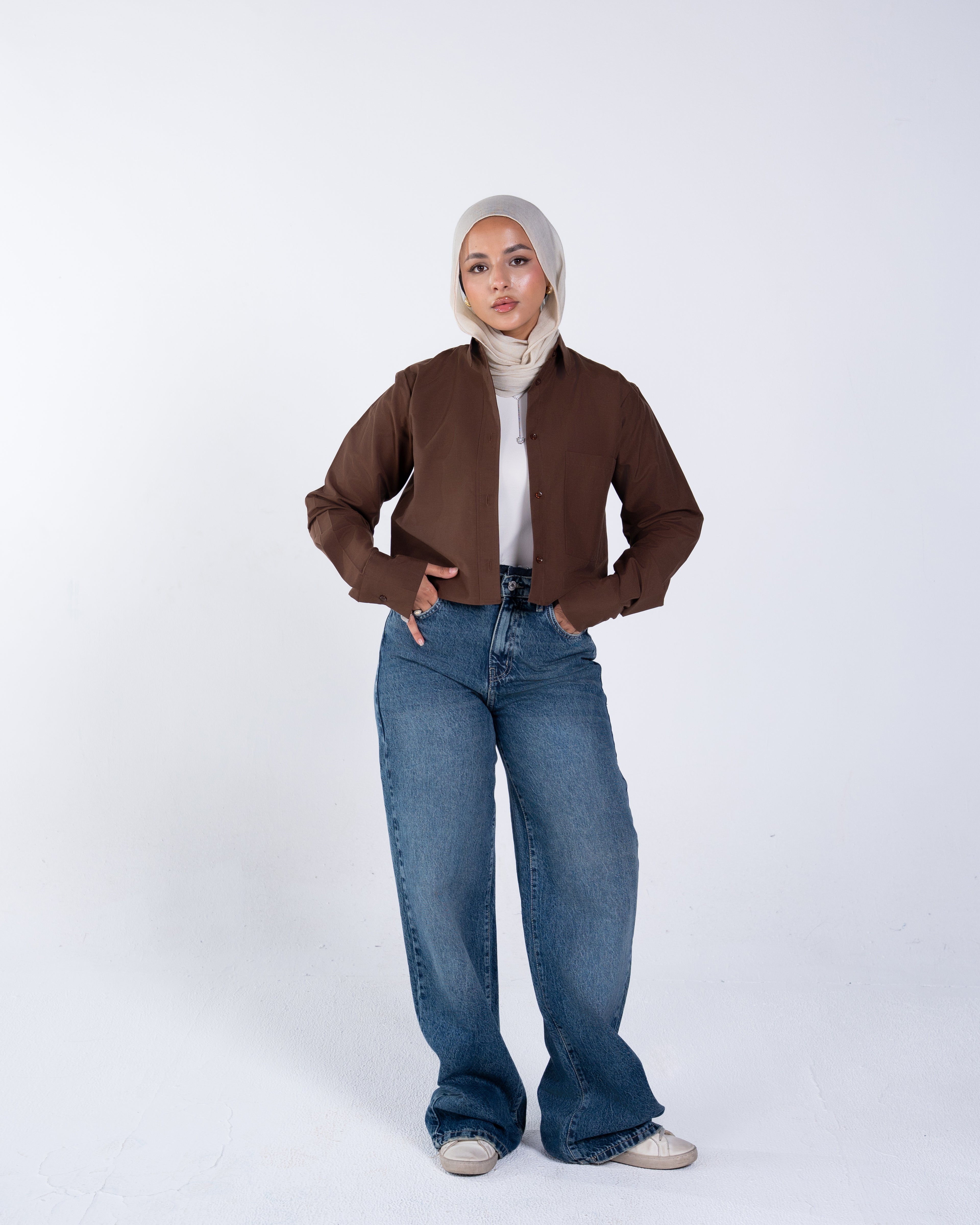 Cropped shirt with buttons on the back