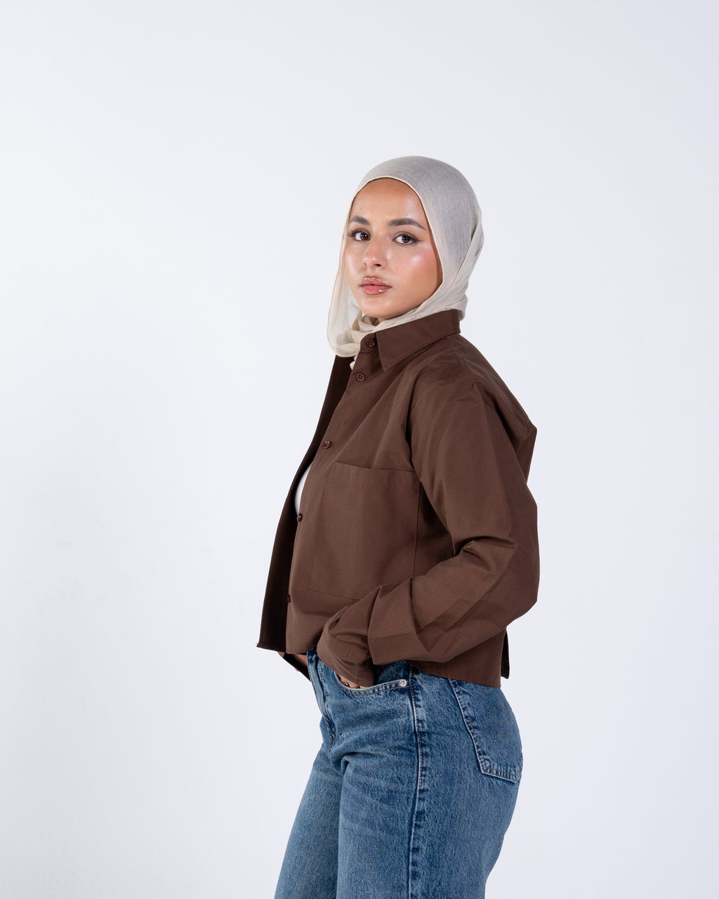 Cropped shirt with buttons on the back