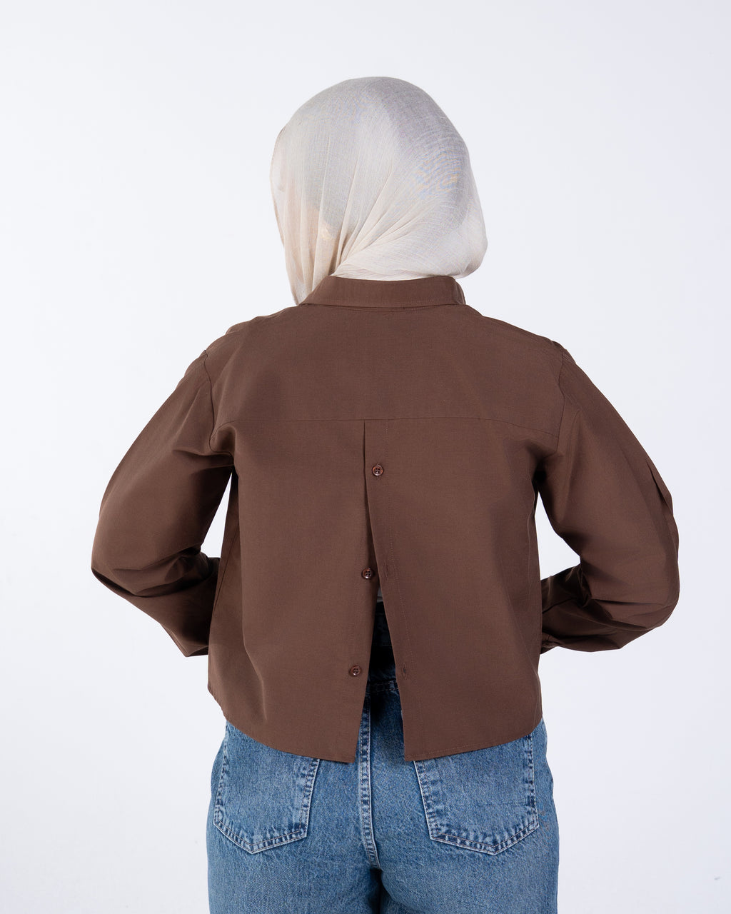Cropped shirt with buttons on the back