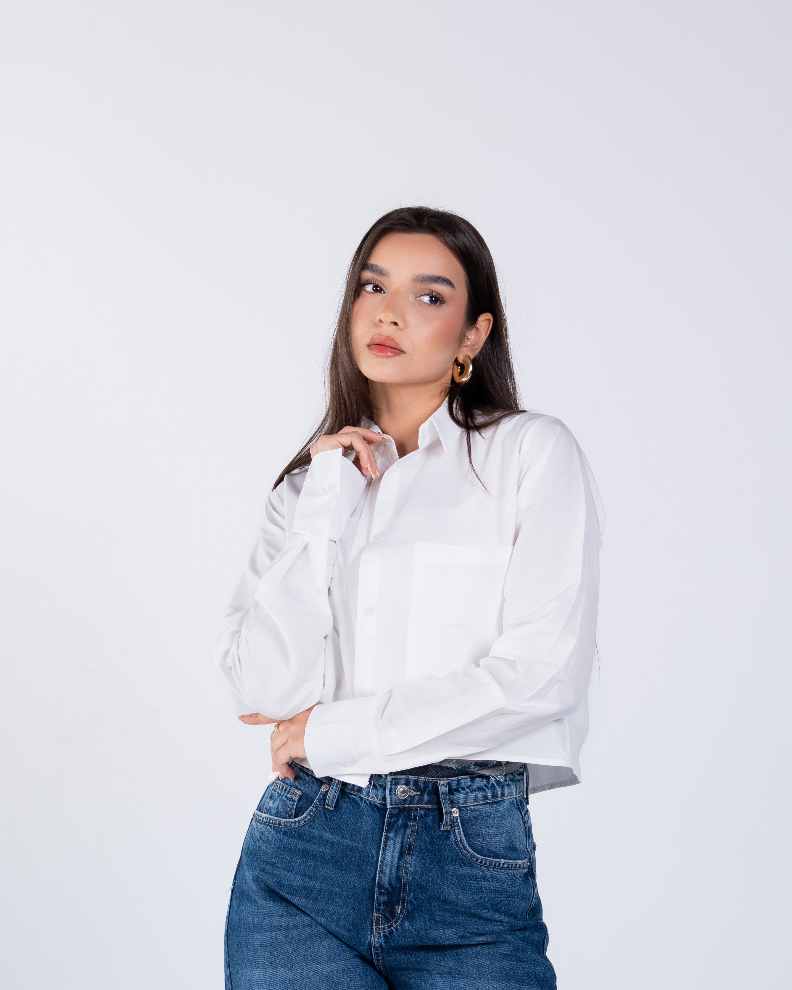 Cropped shirt with buttons on the back