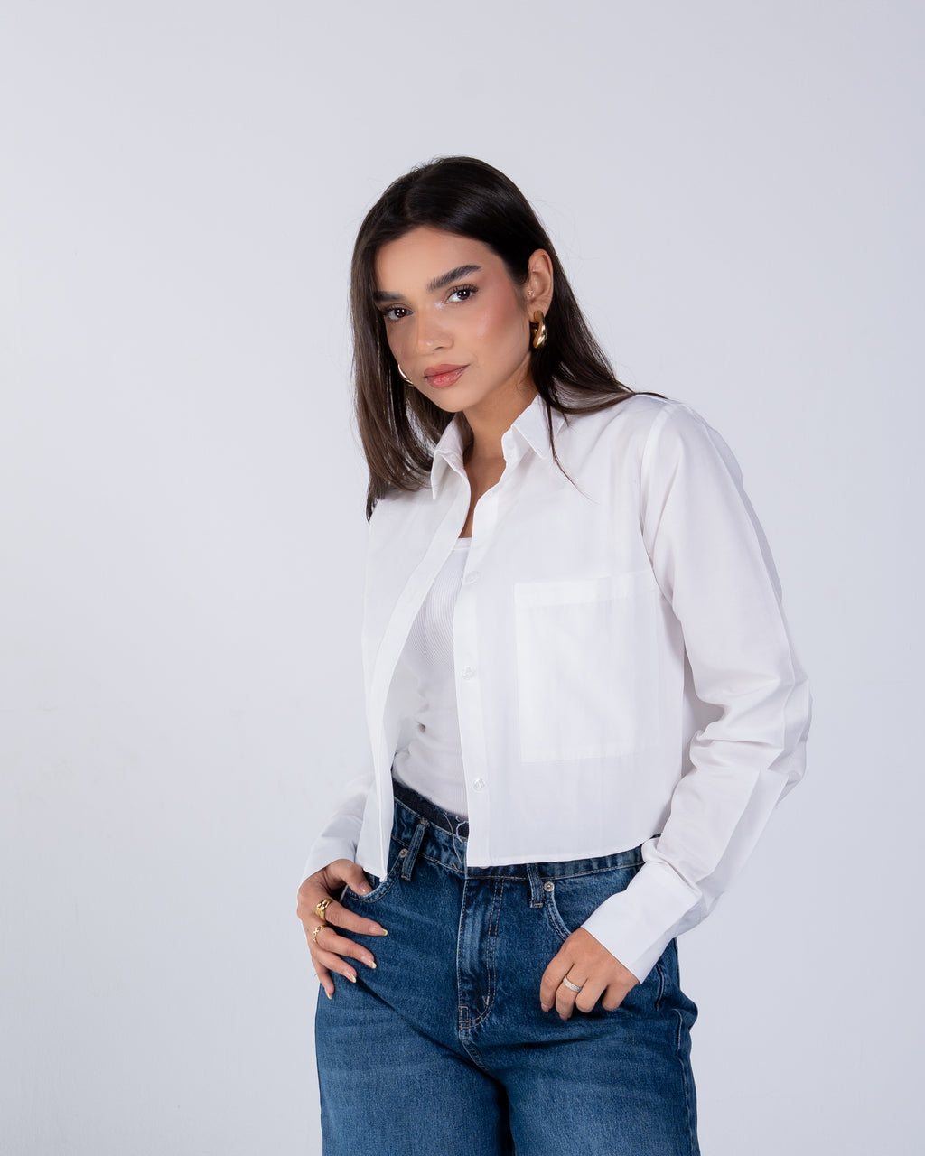 Cropped shirt with buttons on the back