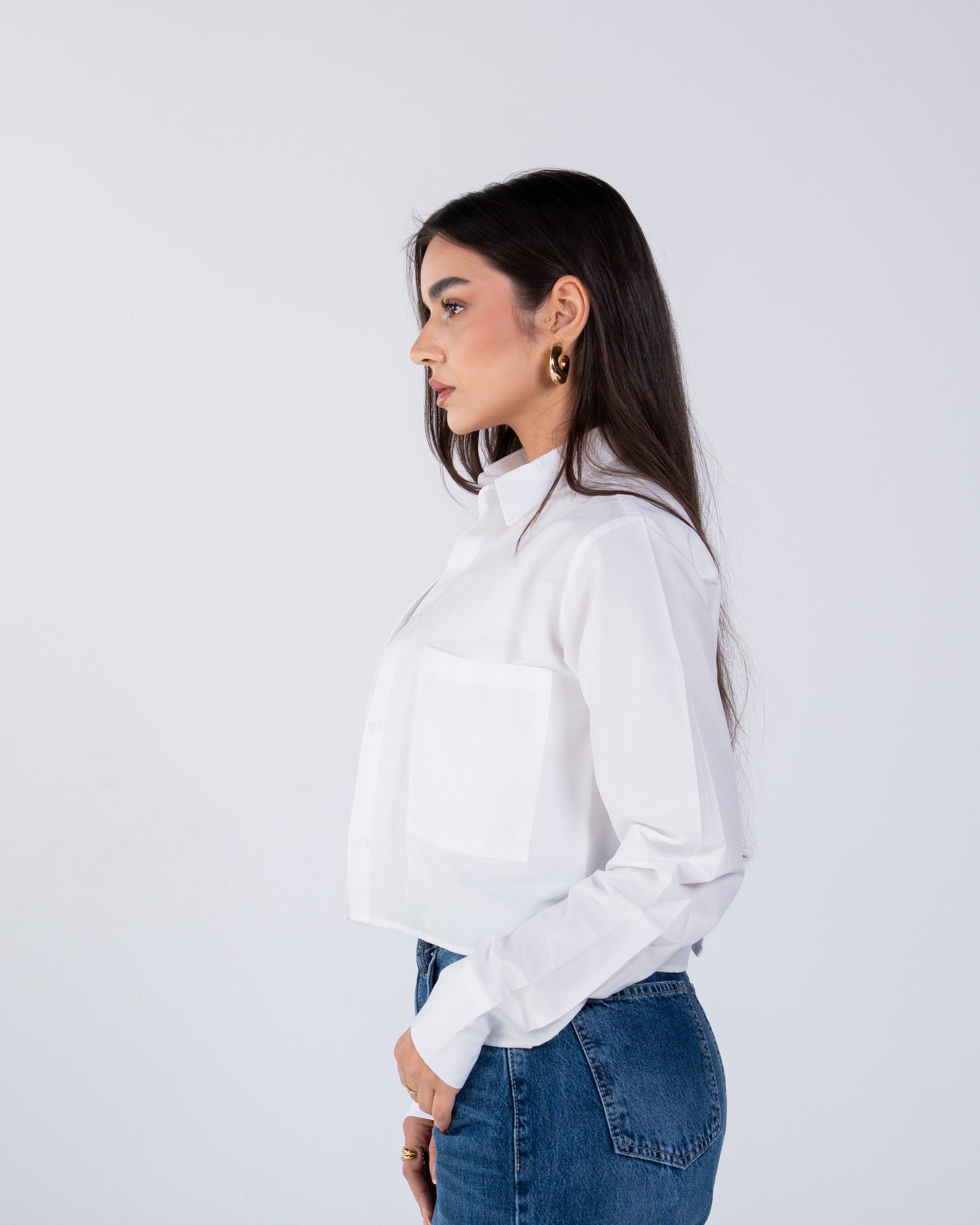Cropped shirt with buttons on the back