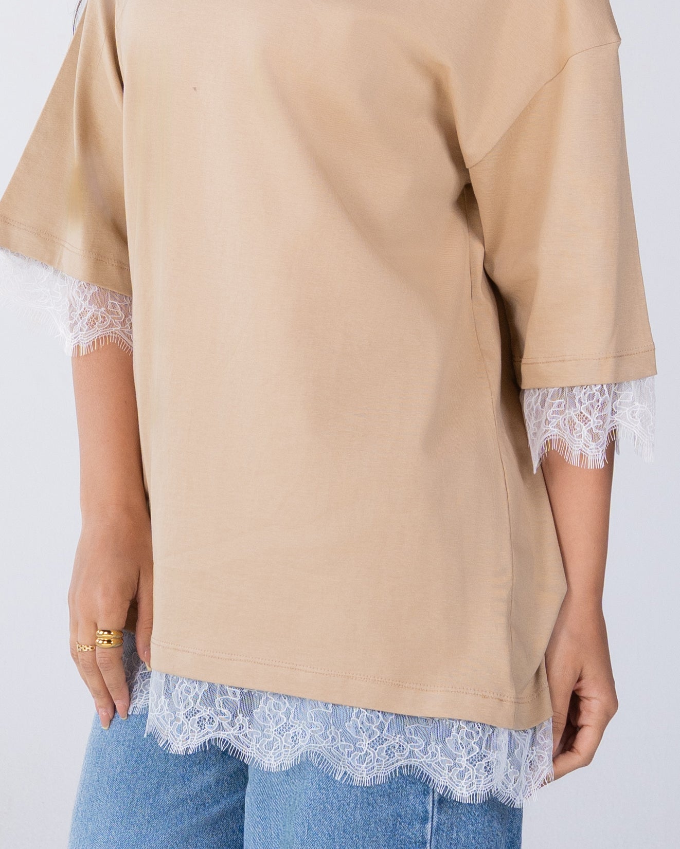 Oversized T-shirt with lace